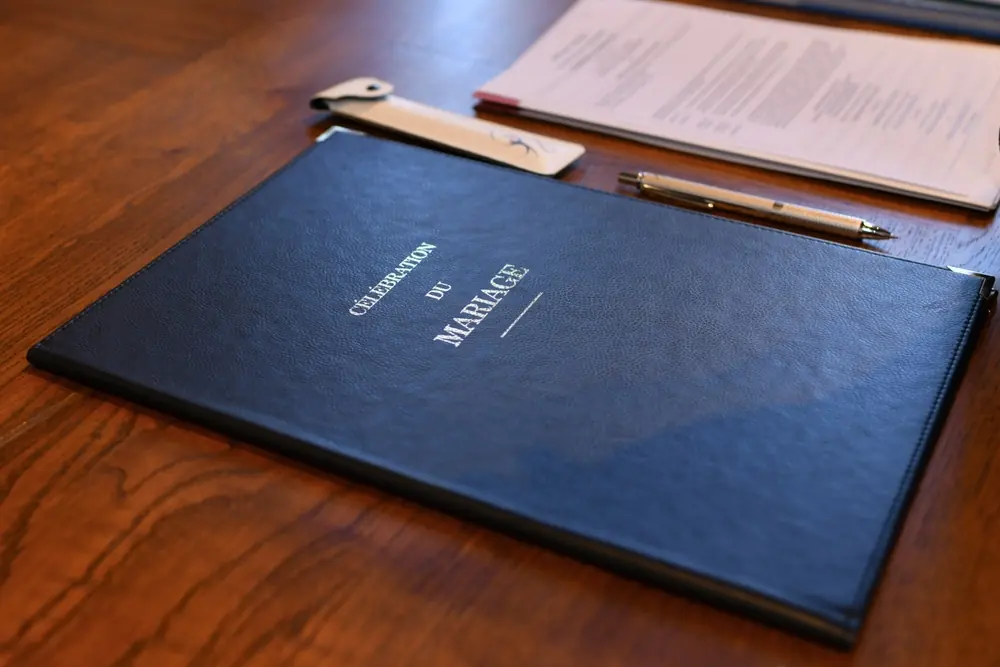 Sfeerbeeld bij beëdigde vertaling van ongehuwdverklaring
