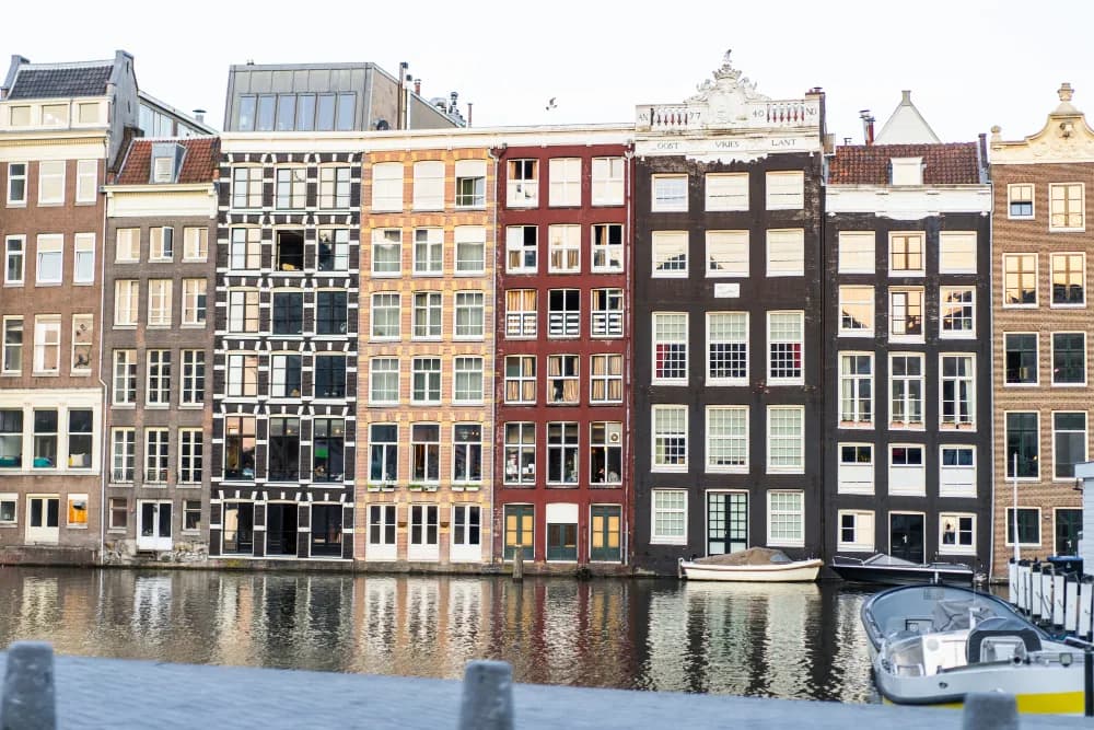 Gemeentehuis en burgerzaken — sfeerbeeld bij beëdigde vertaling van persoonlijke documenten